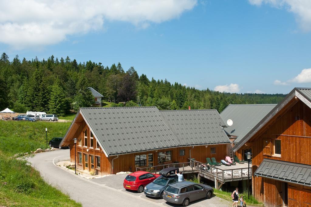 Madame Vacances Les Chalets Du Berger La Féclaz Exterior foto