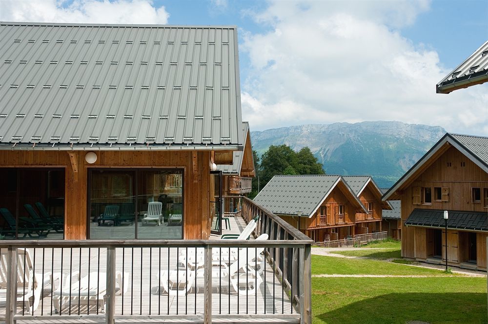 Madame Vacances Les Chalets Du Berger La Féclaz Exterior foto